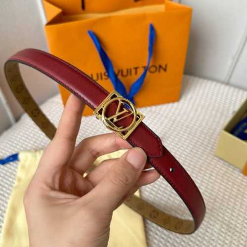 特 片裝1 寬：20Mm 驢家新品 Ss特別限定女士腰帶 全新設計搭扣搭配 一面光亮小牛皮 另一面防水料最新圖案 雙面用