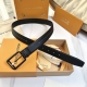 L0Uis Vuitt0N 今季新品 原單腰帶 寬度35毫米 雙面進口小牛皮 尾部獨特的尾巴五金設計 帶身機車縫白色線 線條流暢工整 與黑色皮革形成鮮明對比 彰