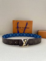 特 Louis Vuittonlv路易威登绿色徽标印花双面腰带双面腰带令 一展艺术气息。Lv Pyramide 抛光金属搭扣再添品牌底蕴