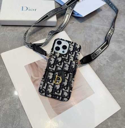 Dior迪奥马鞍包插卡包手机壳，可装卡片、证件，可当支架，搭配同款织带肩带，斜挎手机壳小姐姐必备款！ 型号：为了不出现报错型号，请打开本机查看手机设置显示的型号 - 点击图像关闭