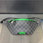 Louisvuitton 路易威登 Lv Discovery 腰包 斜挎胸包 实物拍摄 原厂原版面料 配送小票 防尘布袋 礼盒 45 X 20 Cm。
