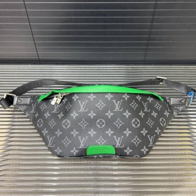 Louisvuitton 路易威登 Lv Discovery 腰包 斜挎胸包 实物拍摄 原厂原版面料 配送小票 防尘布袋 礼盒 45 X 20 Cm。