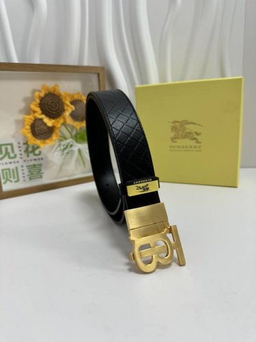 品名：巴宝莉 原单 材质：原单牛皮腰带 百分百头层牛皮腰带保证真皮，24K纯钢扣，专柜原单品质、做工精细，时尚大牌，送人自用首选 包装： 请认准如图专柜包装赠送