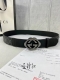 宽度4.0Cm Gucci 这款腰带在早秋系列中惊艳亮相，采用以标志性米色 乌木色组合呈现的品牌双G字母交织图案，与黑色皮革材质相得益彰。双G菱形砂扣采用做旧效