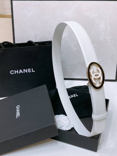 Chanel 24C 黄铜金属 水钻黑 与 白Logo搭扣 黄铜金属进口胎牛皮带身 饰有Cc小Logo手感柔软 细腻 3.0Cm