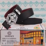 品名：范思哲 皮带原单 腰带 材料：百分百头层牛皮腰带，保证真皮皮带，专柜原单品质、做工精细，送人自用首选 包装： 请认准如图专柜包装，赠送打孔器，银联发票，宽