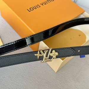 驢家 女士小妖帶 寬度2Cm雙面可用 全新設計搭扣融入字母和花卉效果圖案 一面壓紋設計 另一面為進口亮色小牛皮配色底 雙面用 多樣造型佳選