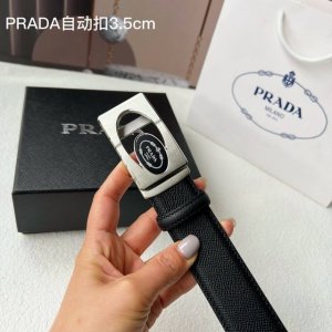 特 品牌： Prada 新款进口小牛皮，手感细腻柔软。搭配纯钢自动精品钢扣，男士必备！宽度：3.5Cm