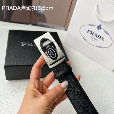 特 品牌： Prada 新款进口小牛皮，手感细腻柔软。搭配纯钢自动精品钢扣，男士必备！宽度：3.5Cm