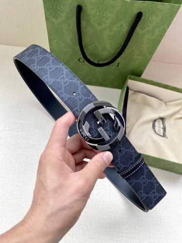 特 宽度3.8Cm Gucci Gg Supreme帆布腰带，饰以互扣式双 G 带扣。腰带为意大利尺寸， 黑色 蓝色 米色 乌木色 Gg Supreme帆布，采