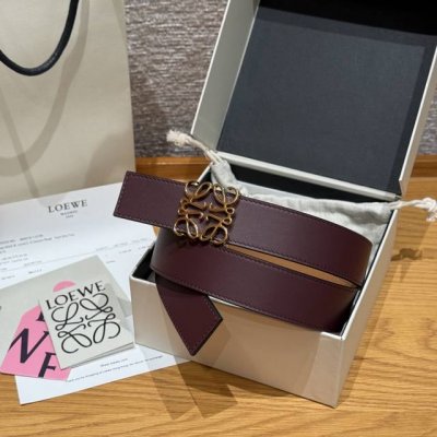 新款女士腰带 Ewe 意威经典Logo腰带实用性很强 光滑小牛皮双面腰带，配有Ewe Anagram搭扣 腰带非常有质感，喜欢Ewe的Logo设计，优雅 宽度：