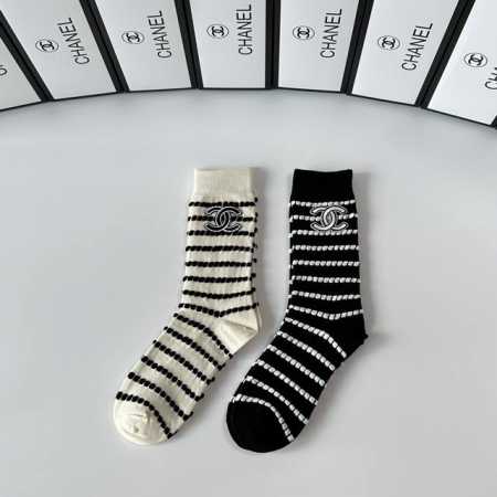 特 配包装 Chanel 香奈儿 网红爆款#新款小香风袜中长款堆堆袜袜子！一盒两双，专柜同步筒袜袜子，大牌出街，潮人必备超好搭～ - 点击图像关闭