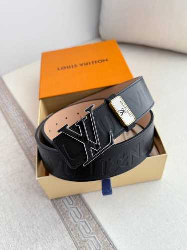 品名： Lv..路易..威登腰带皮带原单 型号：挂扣，经典纯钢材质挂扣，头层牛皮，图片实物拍摄 材料：头层牛皮，挂扣系列，纯钢材质扣头，钯镀电镀工艺永不掉色。原