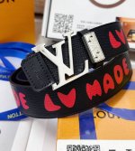皮带：Lv..路易..威登顶级复刻- 腰带：原单品质百分百进口原厂头层牛皮，保证真皮。镜面设计工艺.真空电镀.永不掉色.24K纯钢扣头层小牛皮涂鸦手绘油画系列双