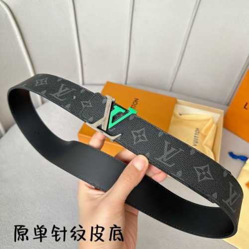 特 寬：40Mm 驢家新品 寬度40Mm 驢家Ss23早春新品腰帶系列 意大利原廠皮料 扣頭採用雙拼視覺效果工藝 全方位精打細磨 精密度厚金電鍍 雙面用