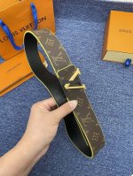 特P180 驴家、腰带能为男性增添或是成熟的魅力，或是潮流的感觉，也为Look增添整体感和细节感。这款腰带如您所愿，既让您潮味十足又让您品味外溢，好质量无需多言