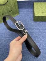 品牌 古驰 Gucci 描述 采用高级gucci Signature真皮精制而成，触感厚实，饰以双g商标带扣。腰带为意大利尺寸，请在购买前参阅腰带尺寸指南. 原