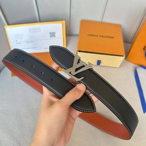 特 L0Uis Vuitt0N 今季新品 男士原單腰帶 寬度40毫米 双面头层小牛皮车双线工艺 搭配316精钢材质间色五金 适合沉稳低调的男神使用