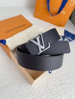 l0Uis Vuitt0N Lv 男士专柜品质掌纹腰帶 寬度40毫米 配置精钢字母搭扣 扣头可随意搭配 ～双面小牛皮设计 皮质柔软 手感细腻舒适