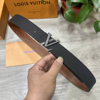 Lv.路易威登 宽40Mm双面原版小牛皮 搭配单钌钯电镀扣 完美的手感.油边 出众的设计.风格 高贵奢华 时尚大方 高清实拍 货真价实 品质保证 双面用