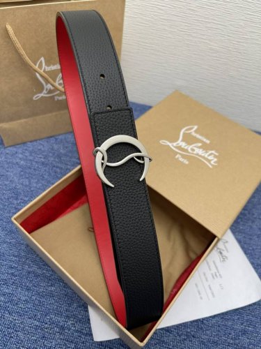 3.8宽Christian 、Louboutin 男士Ricky标志性徽标搭扣黑色腰带红色底，双面牛皮。