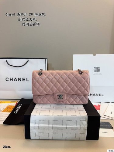 配礼盒 Chanelcf系列 Cf包香奈儿#精致女神推荐入手呦 美貌与实用并存 近年超盛行而小香这款做的超级棒 百搭休闲,职业,萌新等多种风格 材质是原版牛皮工