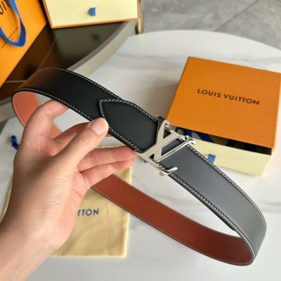 寬：40Mm 驢家新品 專櫃款號 今季男士新品腰帶 雙面雙色頭層小牛皮 獨特的車雙色造型 搭配經典五金搭扣 多色選 雙面用