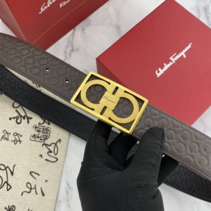 菲拉格慕 男士双面皮腰带38Mm 双面进口花纹皮压制。可双面使用 专柜走线 搭配新款包头扣扣。