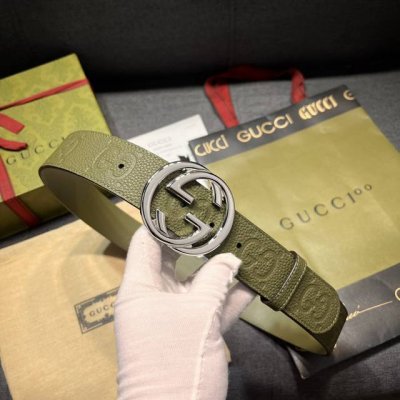 特 古奇 宽4.0Cm 新款 典藏细节与现代元素为gucci新推系列增添吸睛亮点。巧妙融入经典字母交织造型配件，以此致敬品牌创始人guccio Gucci先生。