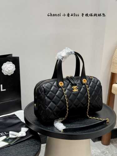 礼盒包装 Size：31 20Cm 香奈儿Chanel 25Ss菱格中古手提保龄球包 这个25A保龄球包真的太香了~ 近期很有人气的一只Vintage Chan