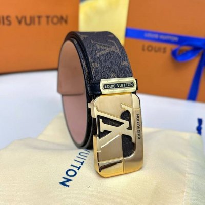 高端品质，实物拍摄 批 配全套包装 品牌：驴家最新款 扣头材质：精品实心钢扣 带身材质正面：40Mm宽度采用双面进口原版皮腰带。真空电镀五金扣头实物拍摄 一等