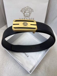 范思哲．原单头层牛皮十字纹面：内衬头层牛皮平纹底．搭配原单扣,原产皮料定制，专柜宽度4.0