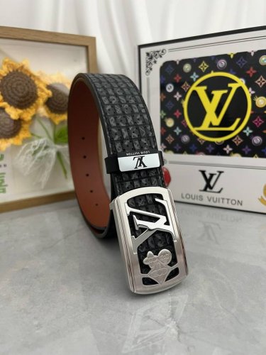 品名：Lv..路易..威登原单 材质：原单牛皮腰带 百分百头层牛皮腰带保证真皮，24K纯钢扣，专柜原单品质、做工精细，时尚大牌，送人自用首选 包装： 请认准如图