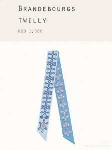Phms2168 爱马仕Twilly 饰绦与勃兰登堡 顶级斜纹真丝打造 超精细的印花 字迹非常清晰 绝对是送礼自用的首选丝带既可绕于颈间，亦可缠于腕部、腰部，同