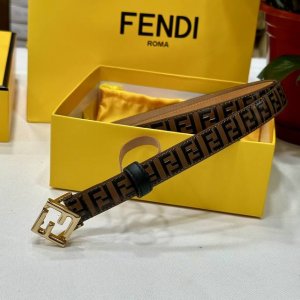 特 Fendl芬迪 宽20Mm，原单进口小牛皮，搭配原单钌钯电镀F扣，手感.油边近乎完美，原产皮料定制，质感无可挑剔，出众的细节，高清实拍，货真价实，品质保证。