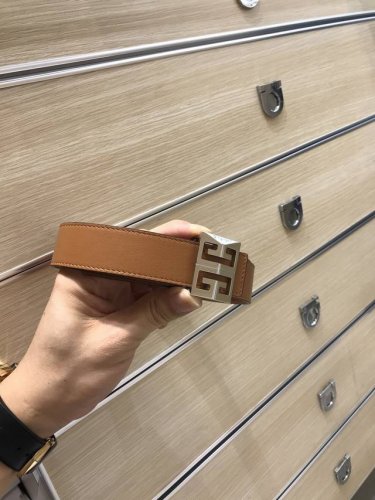 配送专柜包装 打孔针 批 宽30Mm，原单进口小牛皮 头层牛皮，搭配原单钌钯电镀Gg扣，手感.油边近乎完美，原产皮料定制，质感无可挑剔，出众的细节，高清实拍，货
