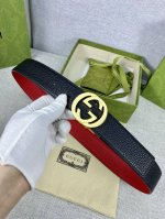 宽度4.0Cm Gucci 互扣式双G带旋转扣，源自品牌现代风格典藏设计，经过重新诠释而别具新意。呈现于纤细的进口两面用腰带之上。