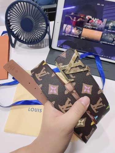 特 Louis Vuitton[正]经典原单品质，经典印花面配原版平纹皮，搭配原单精品扣，精工制作，细节看图，实物拍摄，高端奢华，宽度4.0Cm