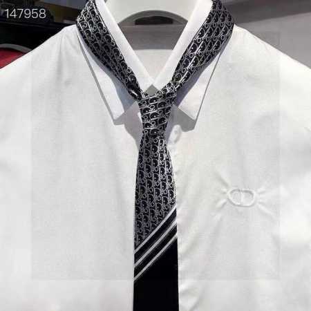 Dior家款新领带 Dior男士Cd提领花带 稀有展现精湛工手与时尚优雅理的想选择，这采款用Do家最经极典具标志性Logo提制花成的领带，以同色调法手演绎的更显 - 点击图像关闭