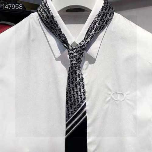 Dior家款新领带 Dior男士Cd提领花带 稀有展现精湛工手与时尚优雅理的想选择，这采款用Do家最经极典具标志性Logo提制花成的领带，以同色调法手演绎的更显