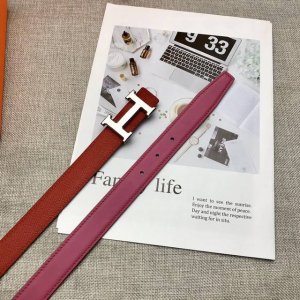 H 爱马仕女款 & Swift掌纹小牛皮和epsom小牛皮双面头层皮腰带。搭配专柜品质皮带扣原版法国制造。宽度：24毫米