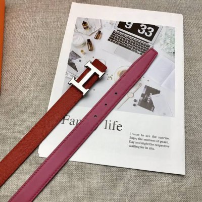 H 爱马仕女款 & Swift掌纹小牛皮和epsom小牛皮双面头层皮腰带。搭配专柜品质皮带扣原版法国制造。宽度：24毫米