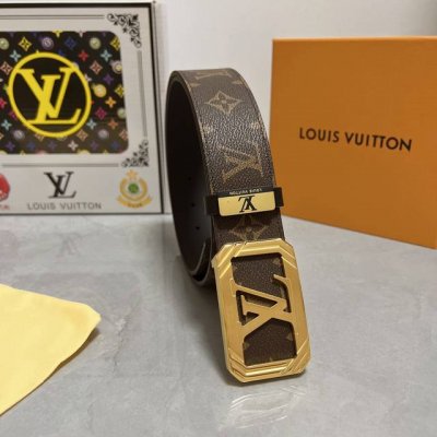 品名：Lv..路易..威登原单 材质：原单牛皮腰带 百分百头层牛皮腰带保证真皮，24K纯钢扣，专柜原单品质、做工精细，时尚大牌，送人自用首选 包装： 请认准如图