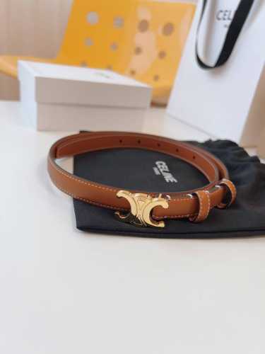 Celine 赛琳 的品牌形象出自女性之手，专为女性打造，采用舒适材料精工细作。展现女性风采的法国奢侈品牌。赛琳品牌风格浓烈、洒脱独立，让女性时刻挥洒自如，彰显