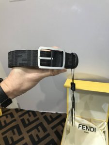 特 配送专柜包装 打孔针 新款 Fd 宽35Mm 牛仔老花斜纹F标志造型皮带，支持Nfc 字母针扣 搭配标志性，进口小牛皮制成，手感柔软，镀金表面金属制品，原版