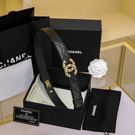 chanel 24S Cc 珍珠 水钻 白 与 黑 字母 Logo搭扣 黄铜金属小牛皮腰带 手感柔软 细腻 3.0Cm 码数75- -100 - 点击图像关闭