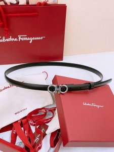 Ferragamo # 经典Gancio皮带 女士光滑小牛皮平纹面，质感十足 独特复古风格 复古链五金搭配 1.5Cm