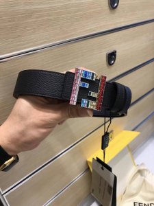 配送专柜包装 打孔针 特批 新款 Fd 宽35Mm 支持Nfc 芯片扫描，标志造型 皮带，原版亚克力彩方钻扣，进口原版老花纹配制粒面小牛皮，高端大气，镀金表面金