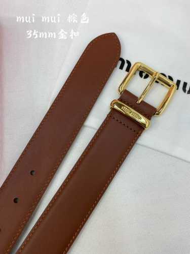 Miumiu 缪缪 23 金属搭扣. 腰带环饰有激光雕刻徽标，这款皮革腰带设计简约而优雅 ，腰带伴环以miu Miu徽标 进口牛皮腰带 3.5Cm