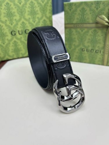 高端品质，实物拍摄 批 配全套图中包装 品牌：Gucci 扣头材质：100%双色纯铜扣 带身材质正面：38Mm宽度原版专用印花革料配头层牛皮腰带专柜正品同售，